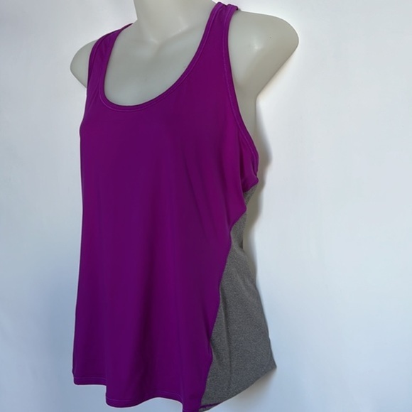 Athleta Colorblock Chi Racerback Athletic Tank in Dark Razzle Size M - Picture 4 of 9